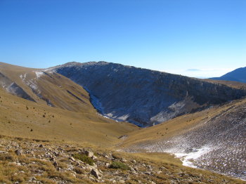 Serra Pedregosa al fons