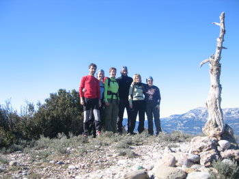 El Marc, la Pat, la Gemma, el Toni, la Sílvia i la Queralt al cim del Cogul