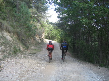 El Marc i el Toni baixant cap a Falgars