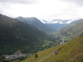 Val d'Aran baixant per la carretera des del Pla de Beret