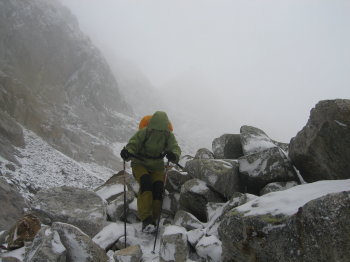 Arribats a un petit collet, el vent, la neu i el fred ens van aconsellar girar cua