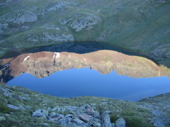 Cims reflectits al llac