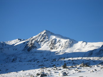 Pic de la Mina tot pujant des del Coll del Pimorent