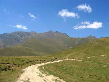 Després de Coll de Rat la pista continua pujant