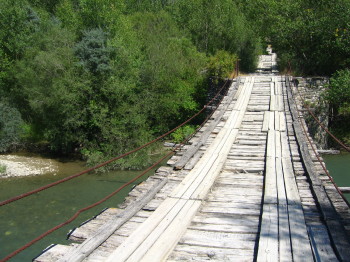 Pont penjat de fusta