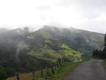 Pista sortint d'Etxalar